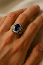 Men's Ring with Natural Blue Sapphire and Diamonds - Top Viaggiare Solutions™